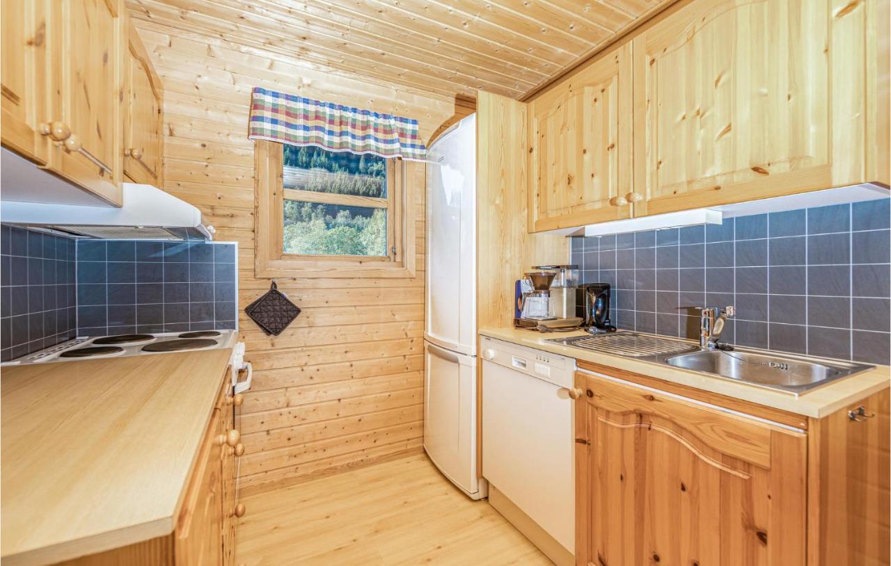 Cozy Home In Fjaerland With House A Mountain View Εξωτερικό φωτογραφία