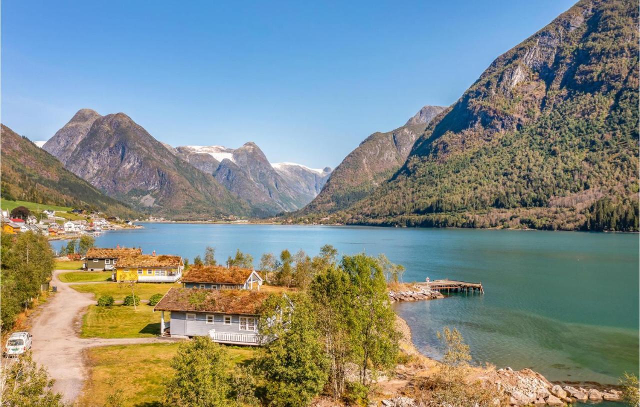 Cozy Home In Fjaerland With House A Mountain View Εξωτερικό φωτογραφία