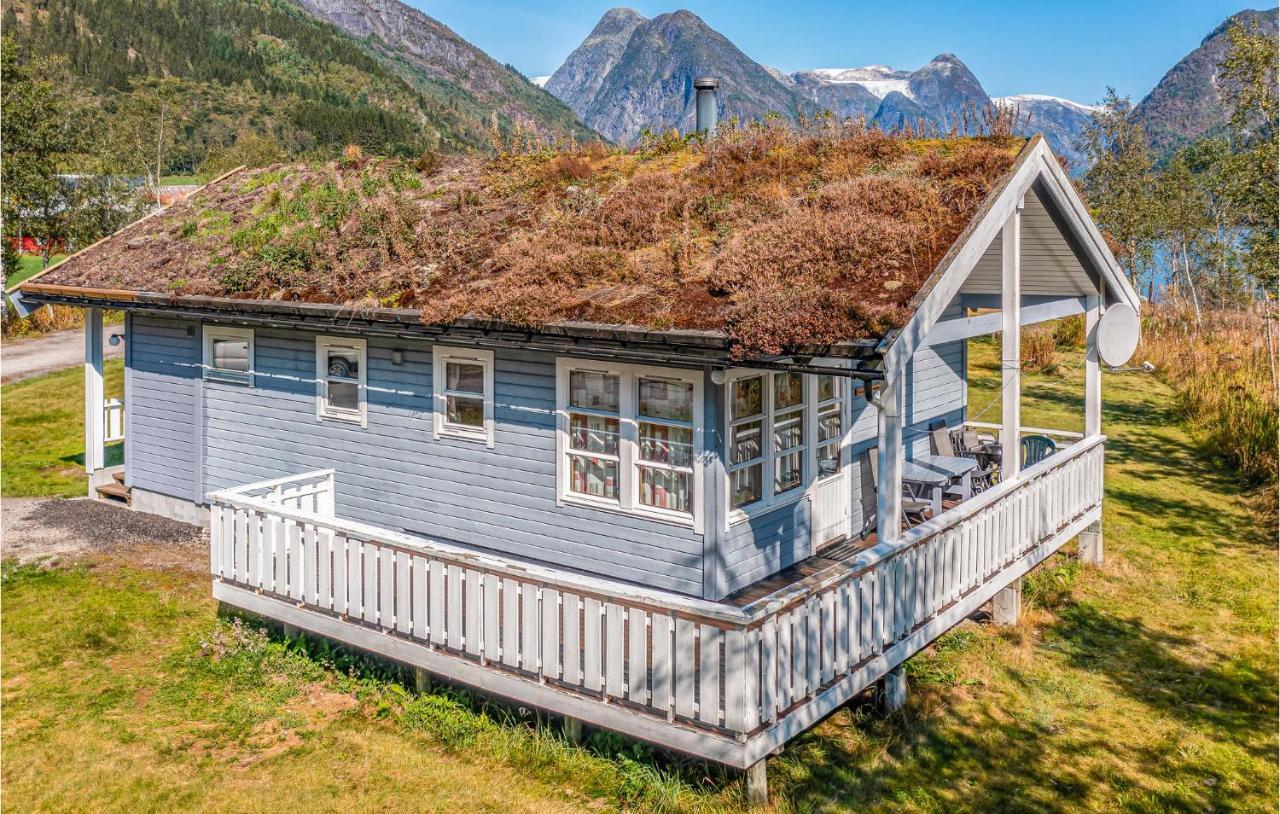 Cozy Home In Fjaerland With House A Mountain View Εξωτερικό φωτογραφία