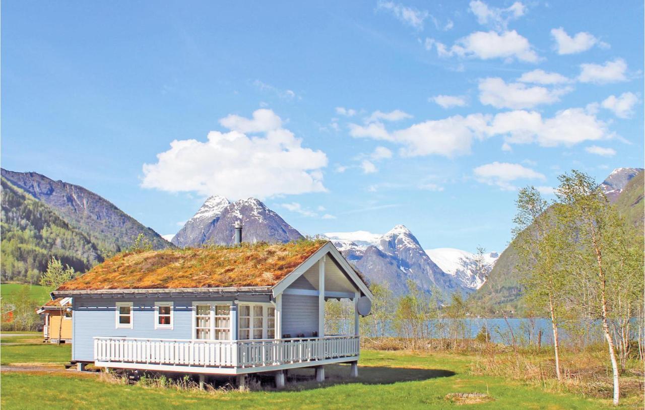 Cozy Home In Fjaerland With House A Mountain View Εξωτερικό φωτογραφία