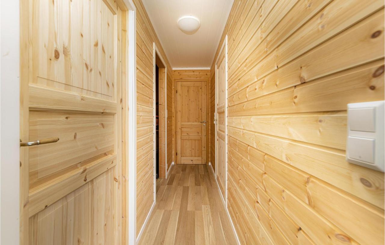 Cozy Home In Fjaerland With House A Mountain View Εξωτερικό φωτογραφία