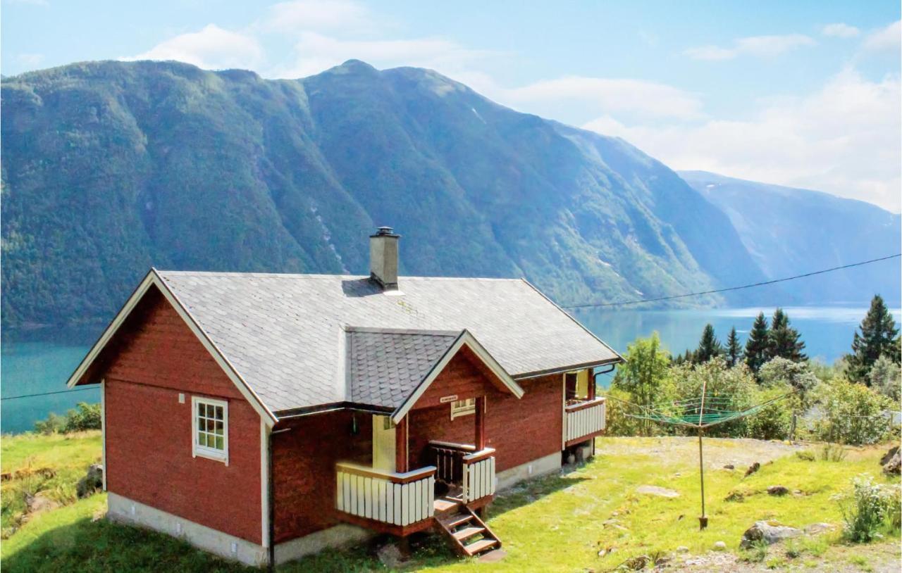 Cozy Home In Fjaerland With House A Mountain View Εξωτερικό φωτογραφία