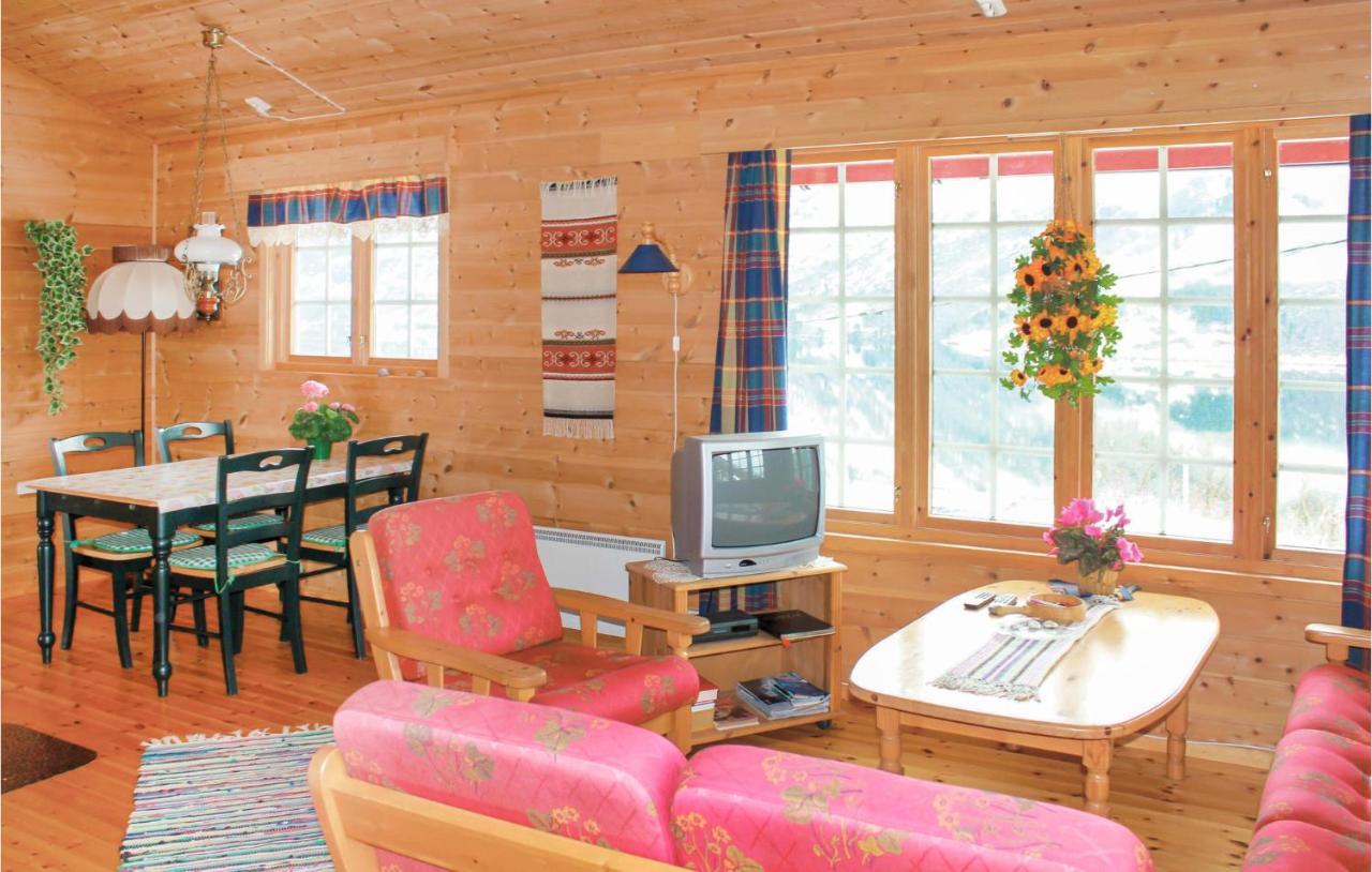 Cozy Home In Fjaerland With House A Mountain View Εξωτερικό φωτογραφία