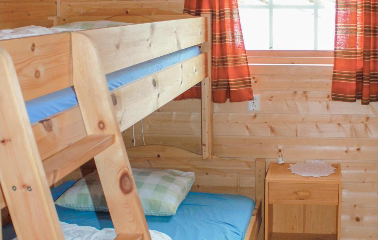 Cozy Home In Fjaerland With House A Mountain View Εξωτερικό φωτογραφία