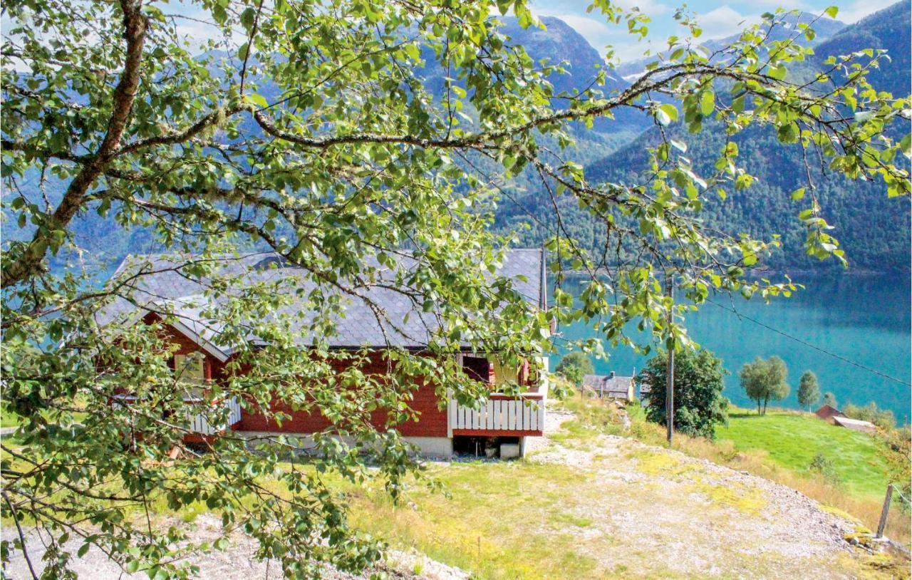 Cozy Home In Fjaerland With House A Mountain View Εξωτερικό φωτογραφία