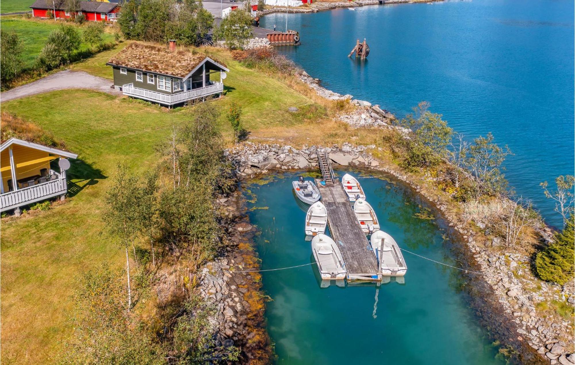 Cozy Home In Fjaerland With House A Mountain View Εξωτερικό φωτογραφία
