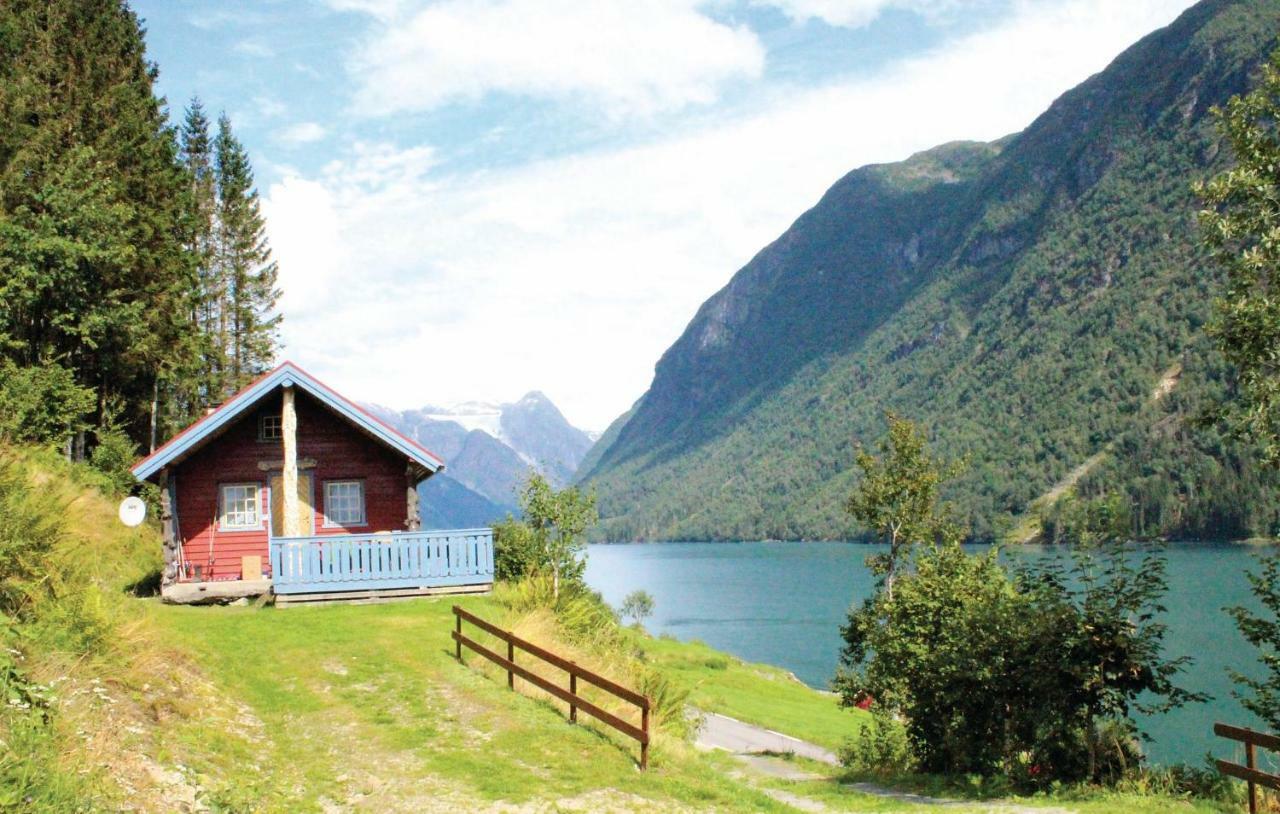 Cozy Home In Fjaerland With House A Mountain View Εξωτερικό φωτογραφία