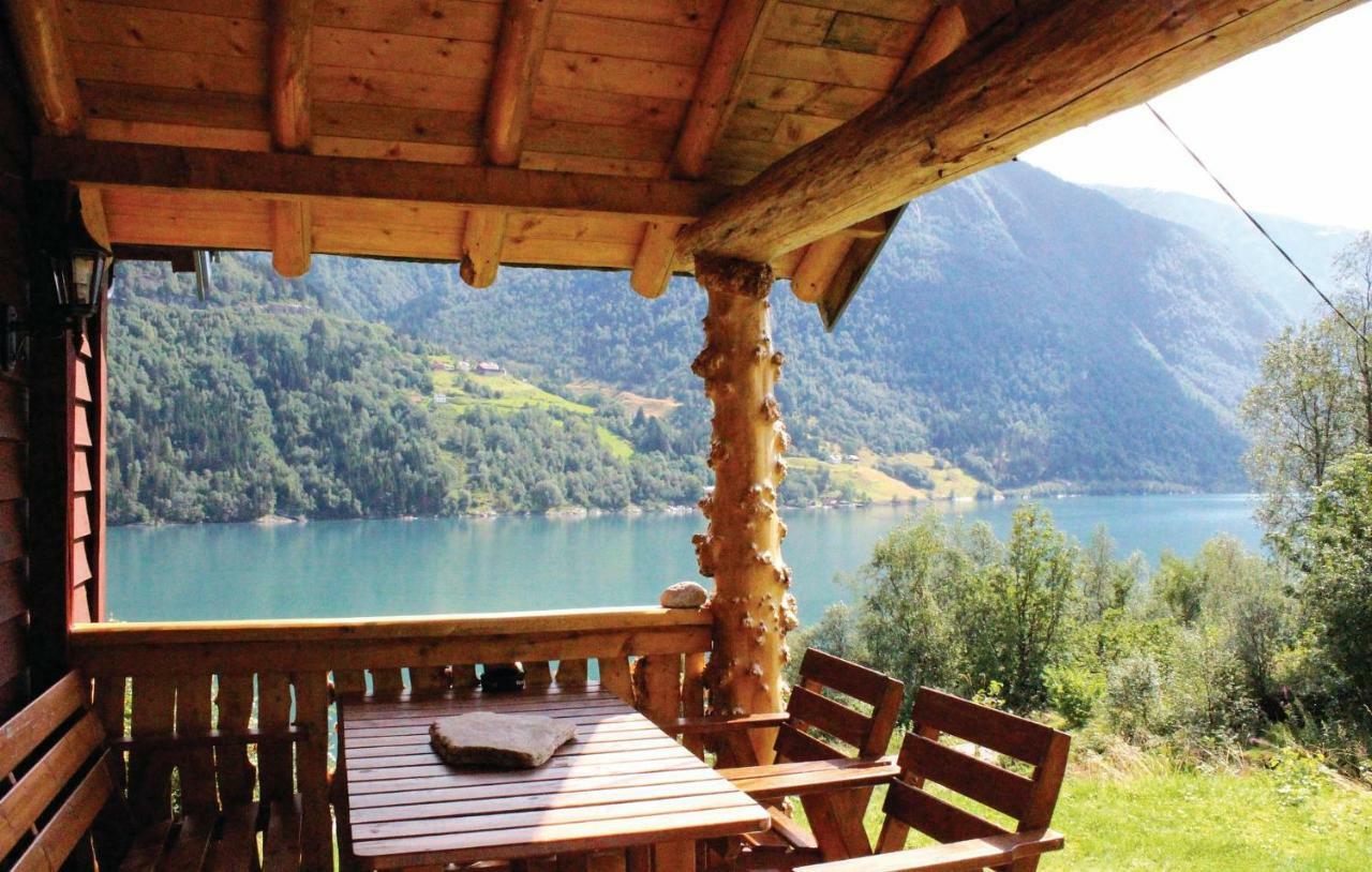 Cozy Home In Fjaerland With House A Mountain View Εξωτερικό φωτογραφία