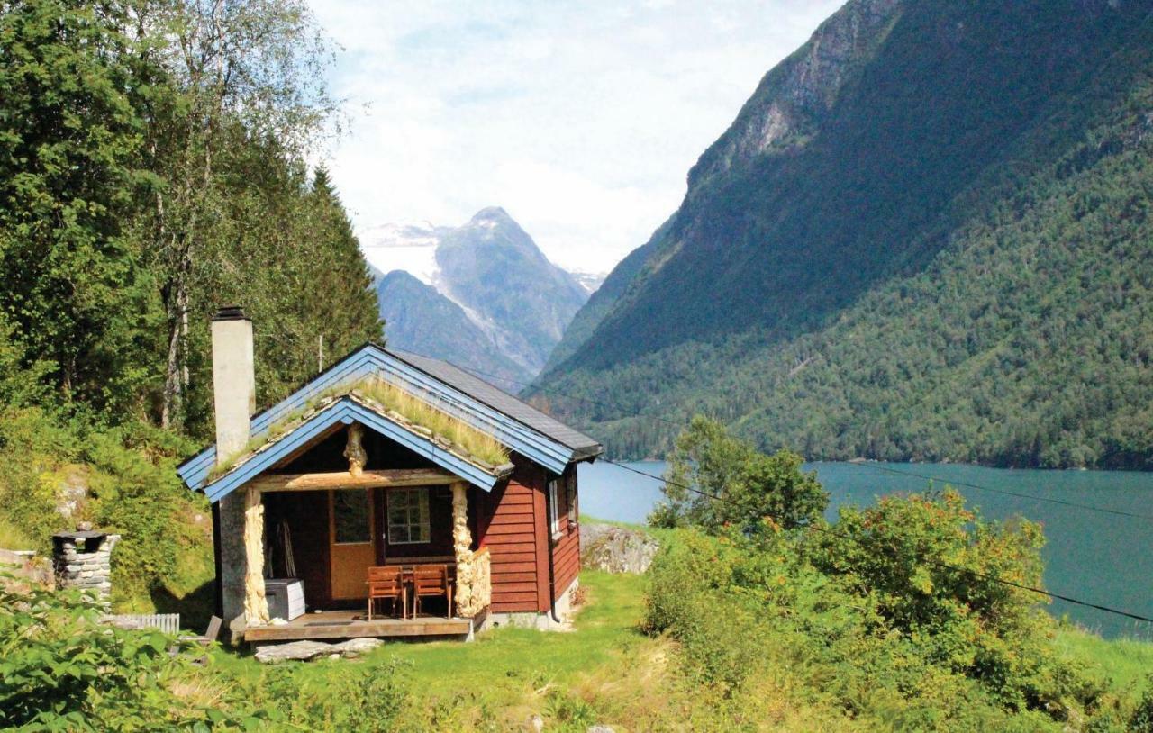 Cozy Home In Fjaerland With House A Mountain View Εξωτερικό φωτογραφία