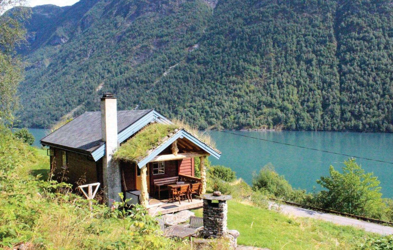 Cozy Home In Fjaerland With House A Mountain View Εξωτερικό φωτογραφία